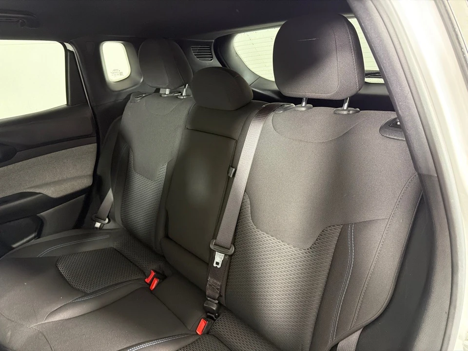 2023 Jeep Compass - Image 20 of 21
