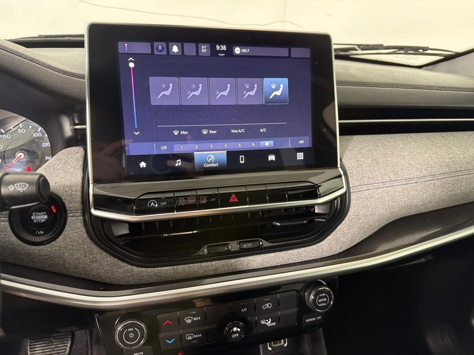 2023 Jeep Compass - Image 16 of 21