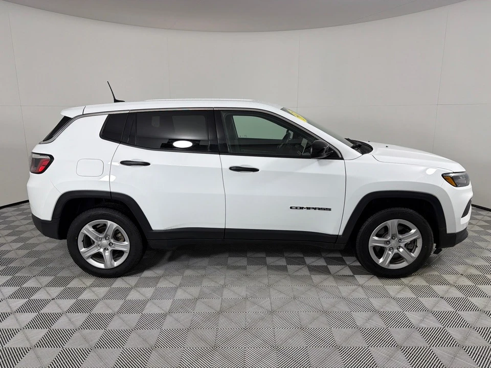 2023 Jeep Compass - Image 4 of 21