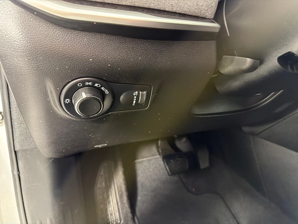 2023 Jeep Compass - Image 14 of 21