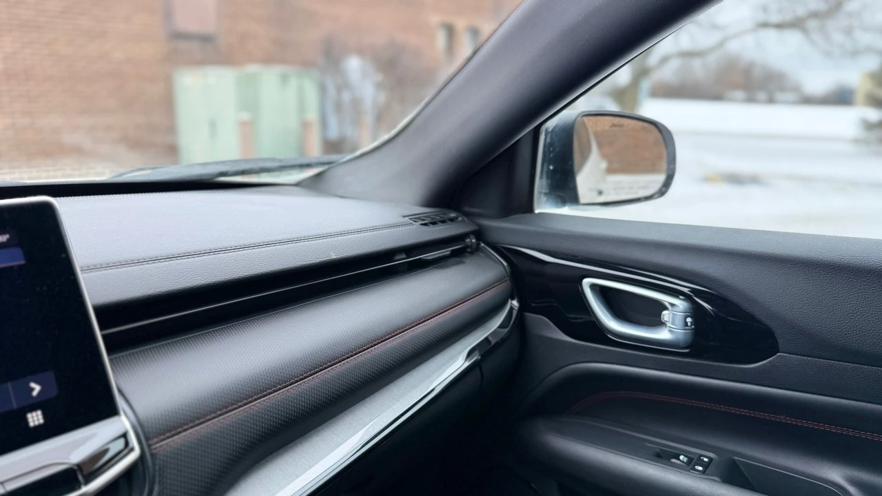 2023 Jeep Compass - Image 19 of 21