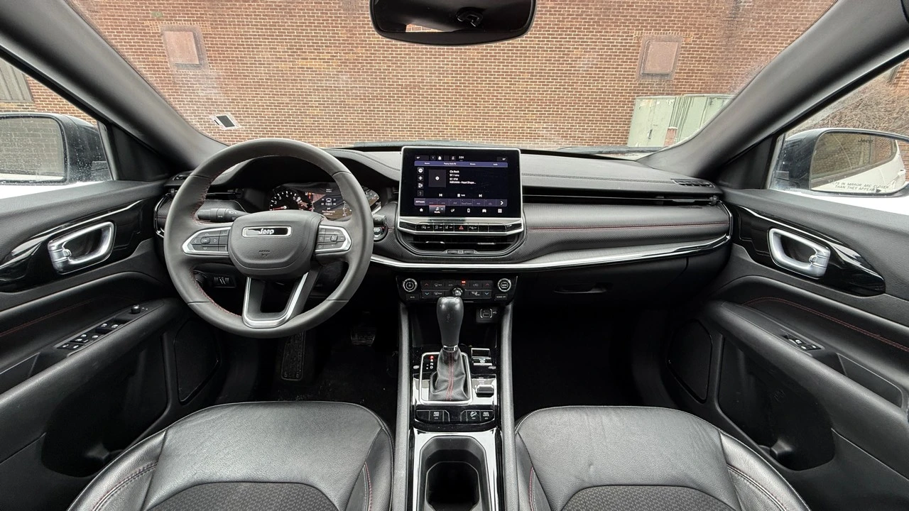 2023 Jeep Compass - Image 15 of 21