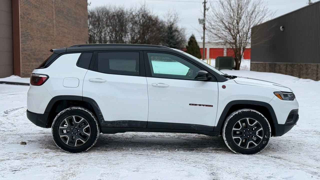2023 Jeep Compass - Image 8 of 21