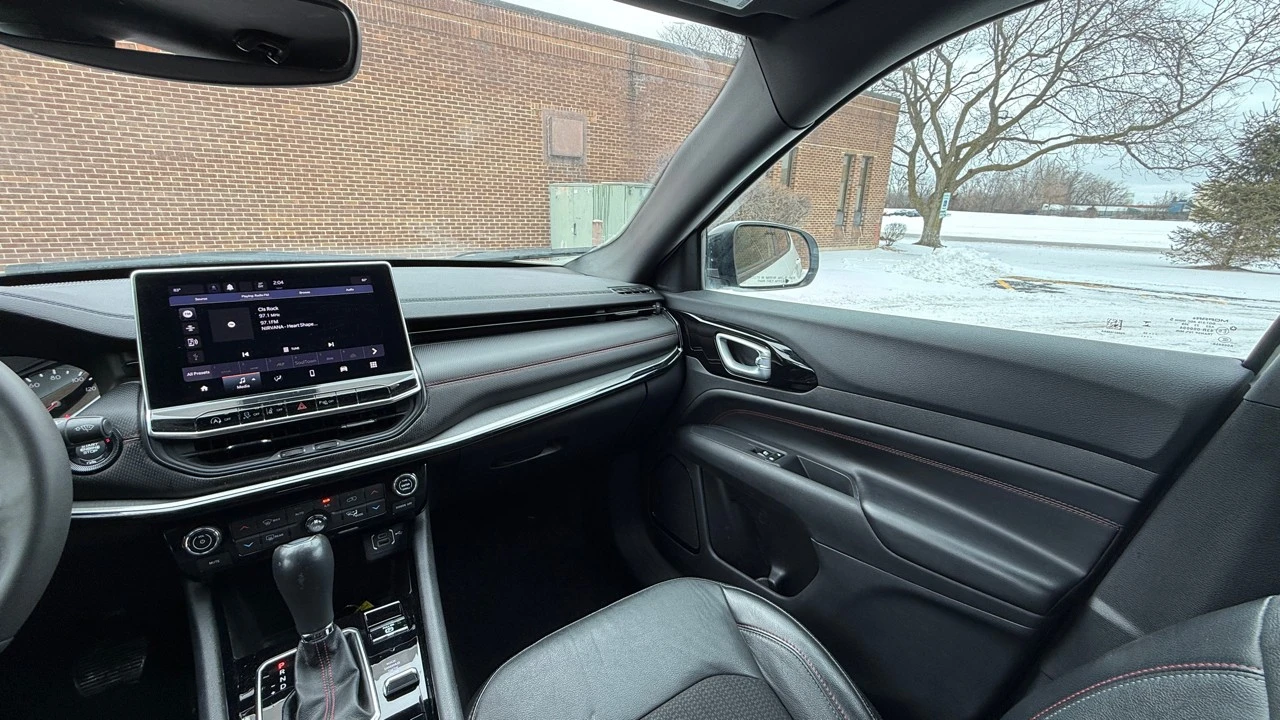 2023 Jeep Compass - Image 18 of 21