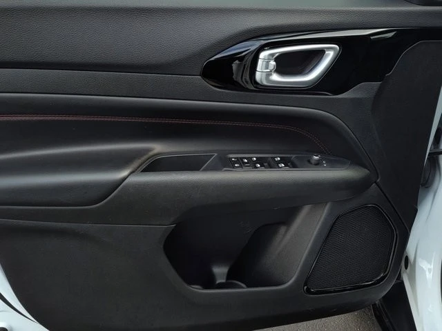 2023 Jeep Compass - Image 9 of 12