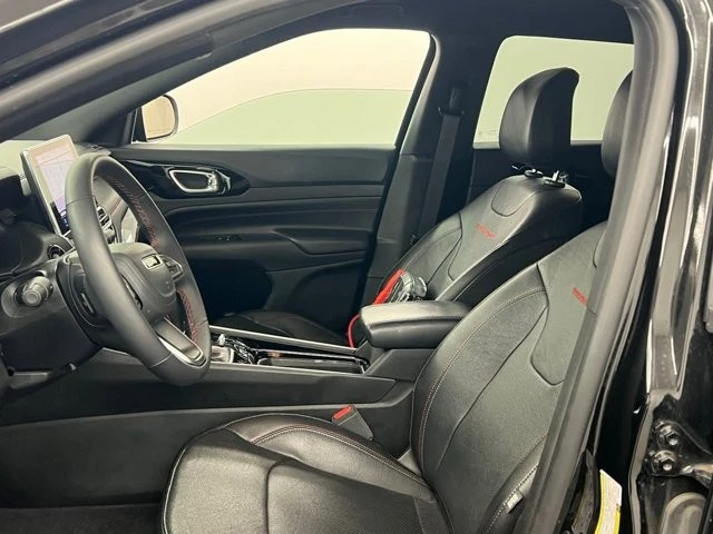 2023 Jeep Compass - Image 9 of 10