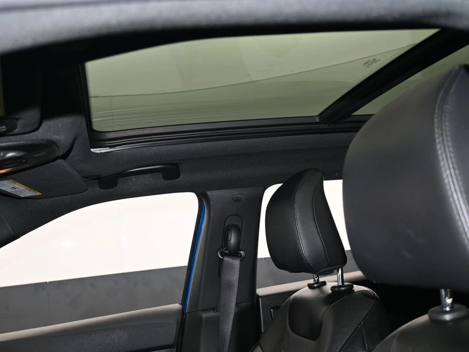 2023 Jeep Compass - Image 11 of 12