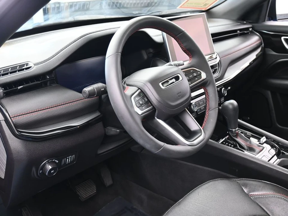 2023 Jeep Compass - Image 10 of 12