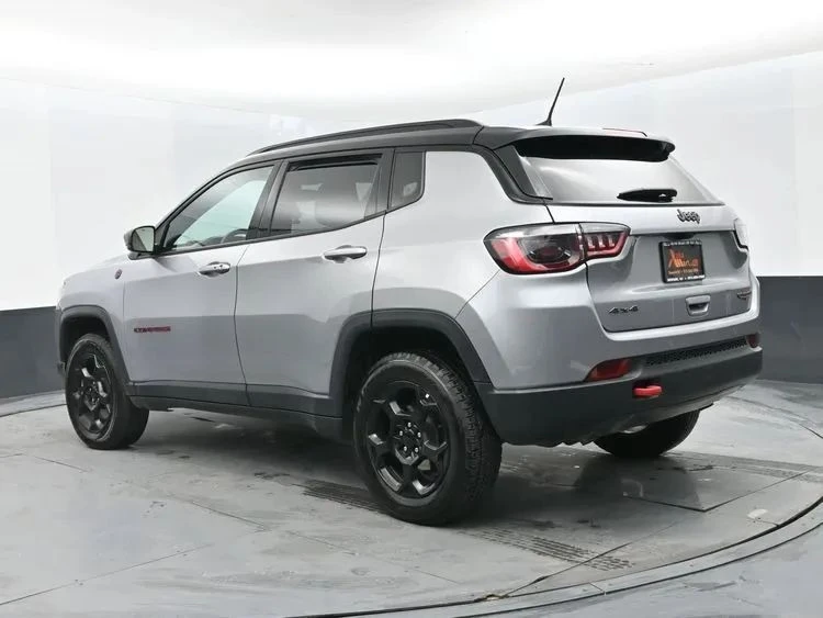 2023 Jeep Compass - Image 9 of 12