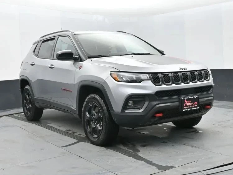 2023 Jeep Compass - Image 2 of 12