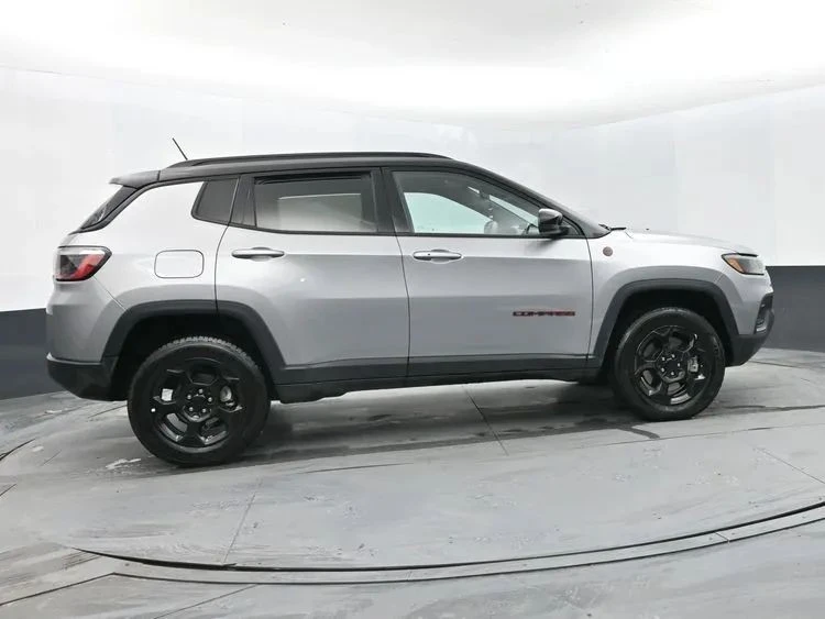 2023 Jeep Compass - Image 4 of 12