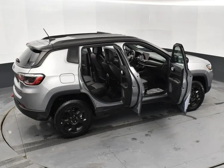 2023 Jeep Compass - Image 6 of 12