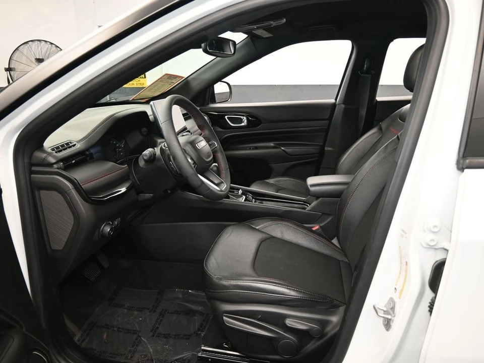 2023 Jeep Compass - Image 11 of 12