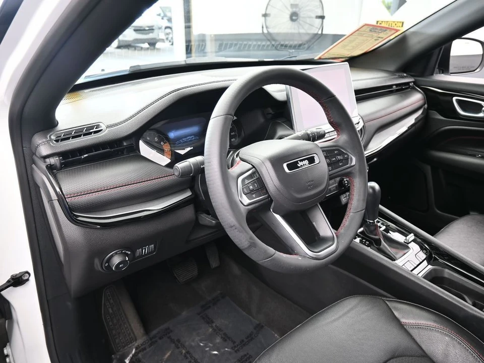 2023 Jeep Compass - Image 10 of 12