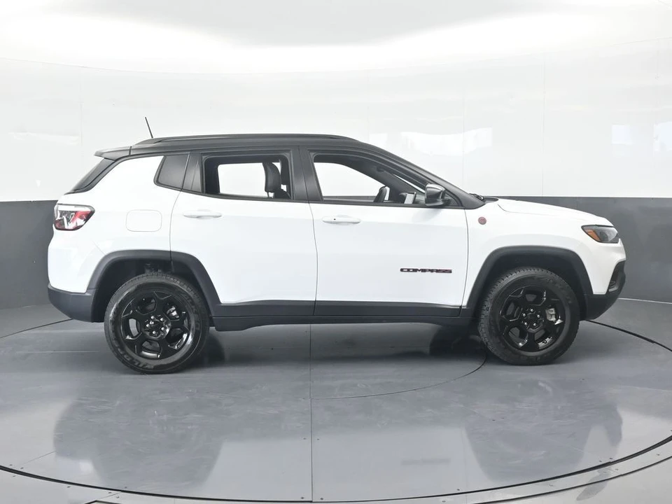 2023 Jeep Compass - Image 7 of 12
