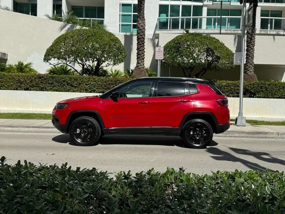 2023 Jeep Compass - Image 10 of 12