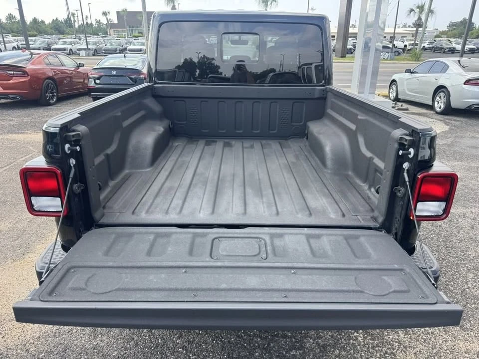 2023 Jeep JT Gladiator - Image 6 of 11