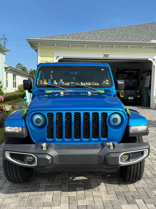 2023 Jeep JT Gladiator - Image 2 of 12