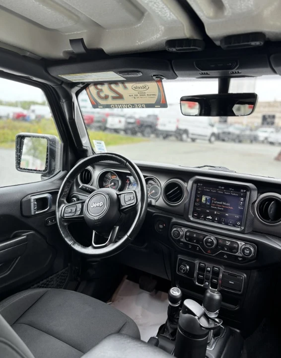 2023 Jeep JT Gladiator - Image 14 of 17