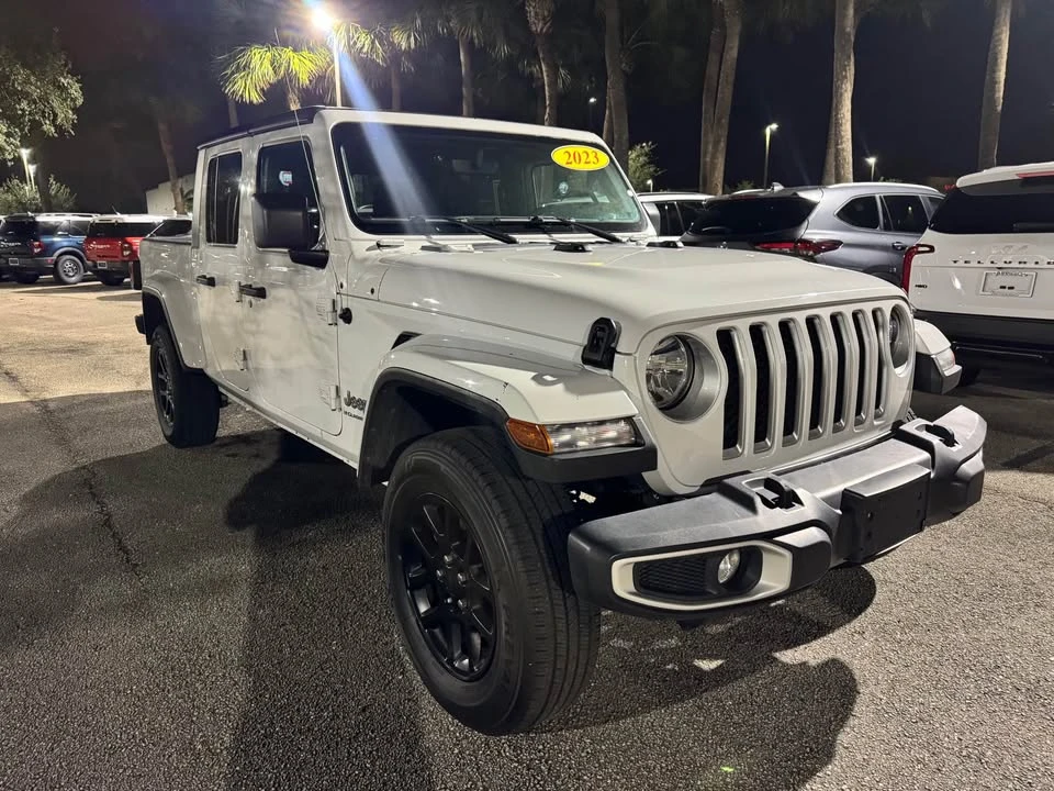 2023 Jeep JT Gladiator - Image 2 of 4
