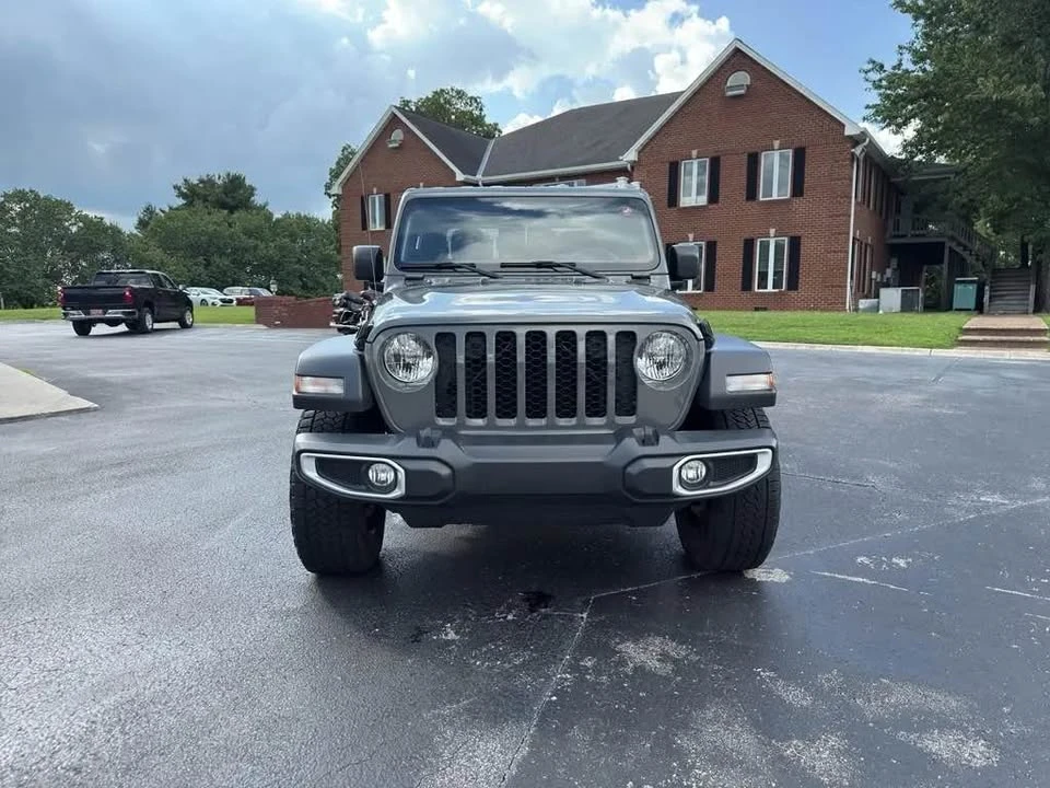 2023 Jeep JT Gladiator - Image 2 of 9