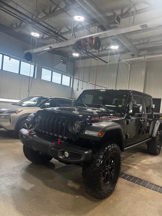 2023 Jeep JT Gladiator - Image 2 of 9