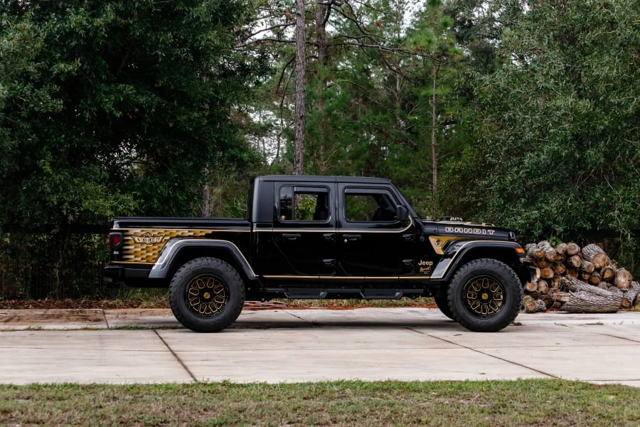2023 Jeep JT Gladiator - Image 2 of 31