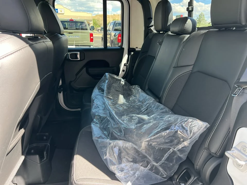 2023 Jeep JT Gladiator - Image 16 of 20