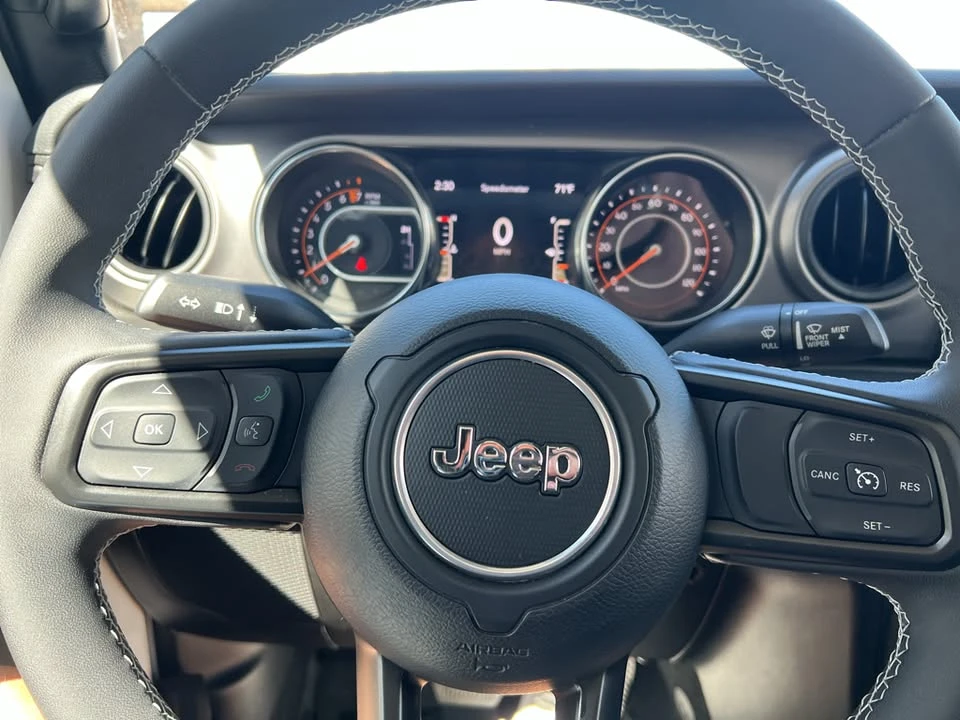 2023 Jeep JT Gladiator - Image 13 of 20