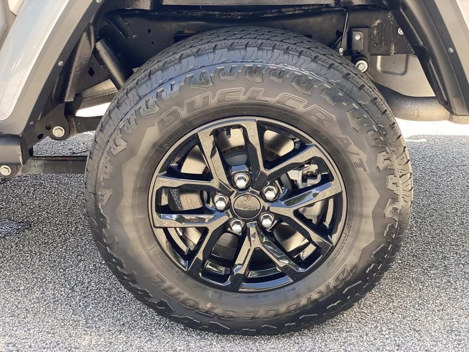 2023 Jeep JT Gladiator - Image 14 of 20