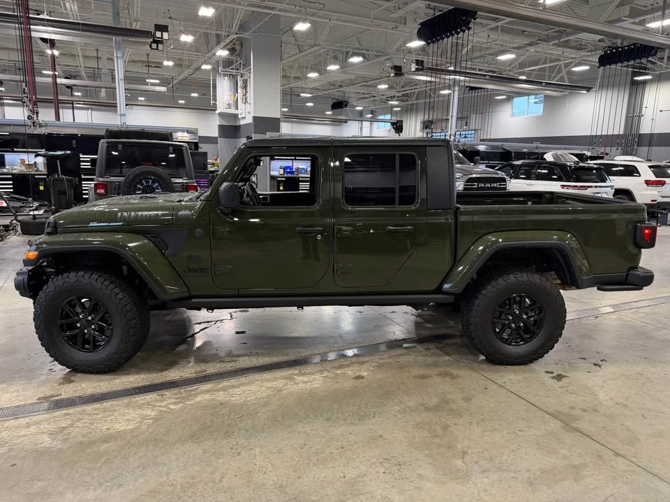 2023 Jeep JT Gladiator - Image 6 of 17