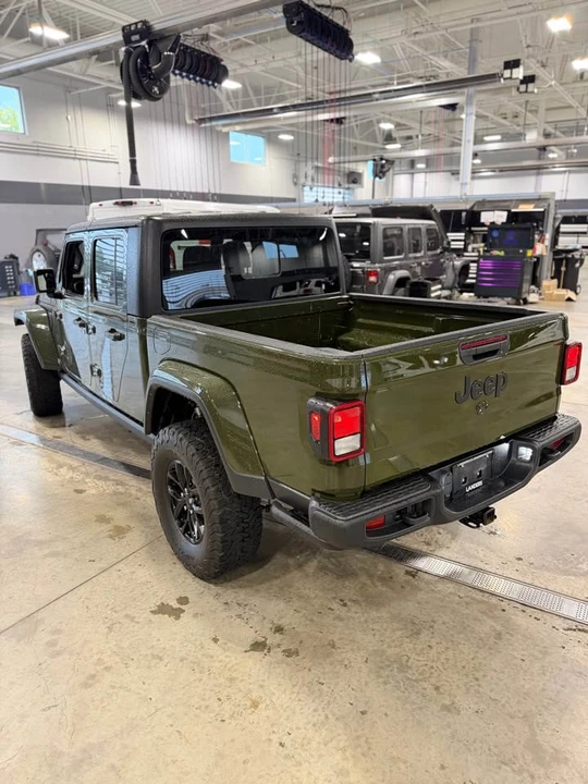 2023 Jeep JT Gladiator - Image 7 of 17