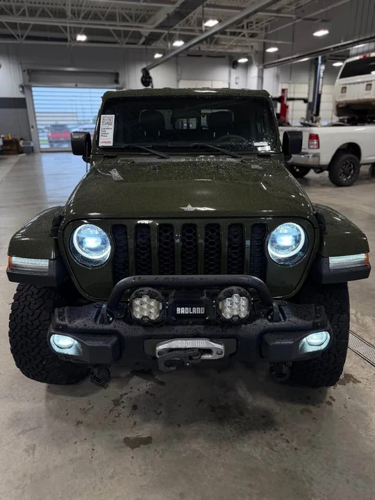 2023 Jeep JT Gladiator - Image 2 of 17