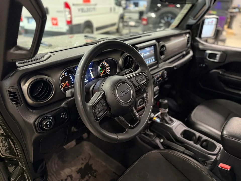 2023 Jeep JT Gladiator - Image 12 of 17