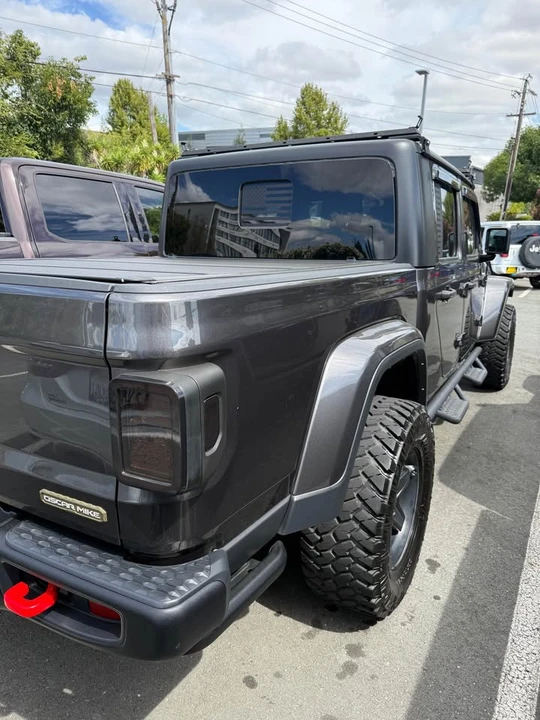 2023 Jeep JT Gladiator - Image 5 of 12