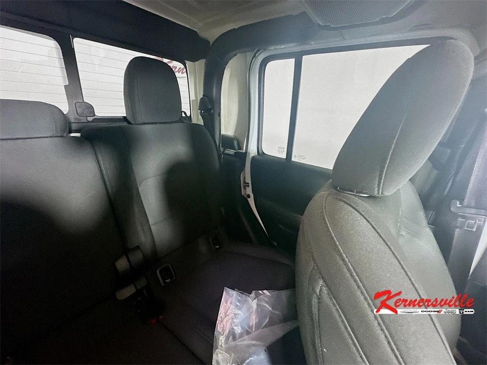 2023 Jeep JT Gladiator - Image 15 of 21