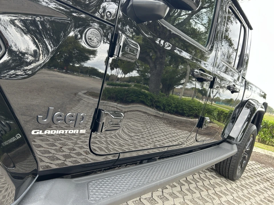 2023 Jeep JT Gladiator - Image 26 of 31