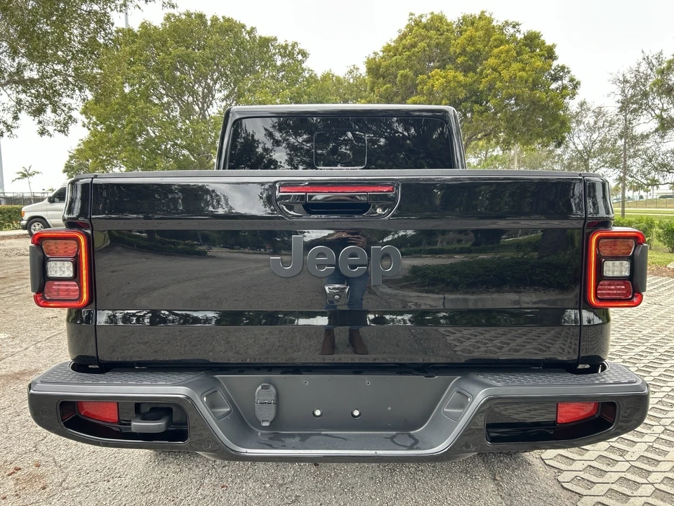 2023 Jeep JT Gladiator - Image 19 of 31