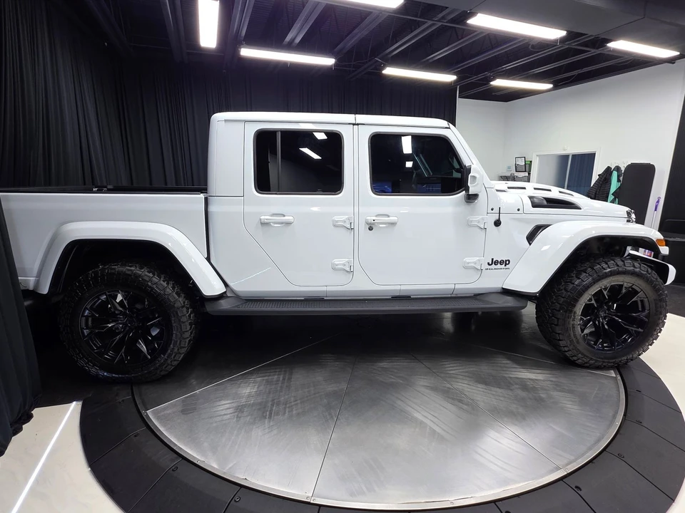 2023 Jeep JT Gladiator - Image 12 of 31