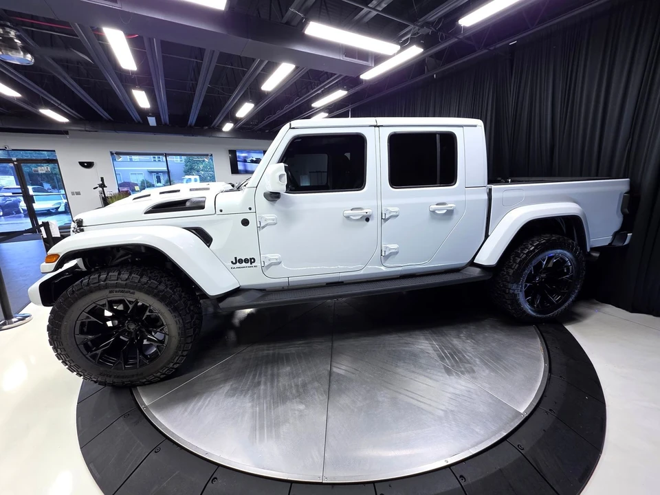 2023 Jeep JT Gladiator - Image 11 of 31