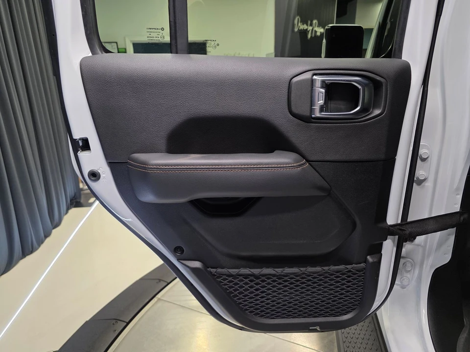 2023 Jeep JT Gladiator - Image 24 of 31