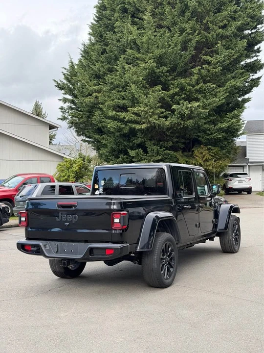 2023 Jeep JT Gladiator - Image 4 of 15