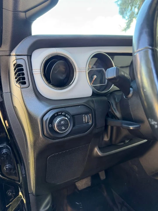 2023 Jeep JT Gladiator - Image 11 of 15