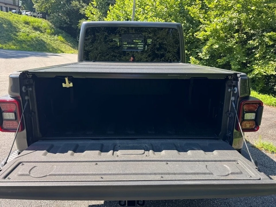 2023 Jeep JT Gladiator - Image 8 of 31