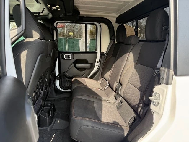 2023 Jeep JT Gladiator - Image 16 of 21