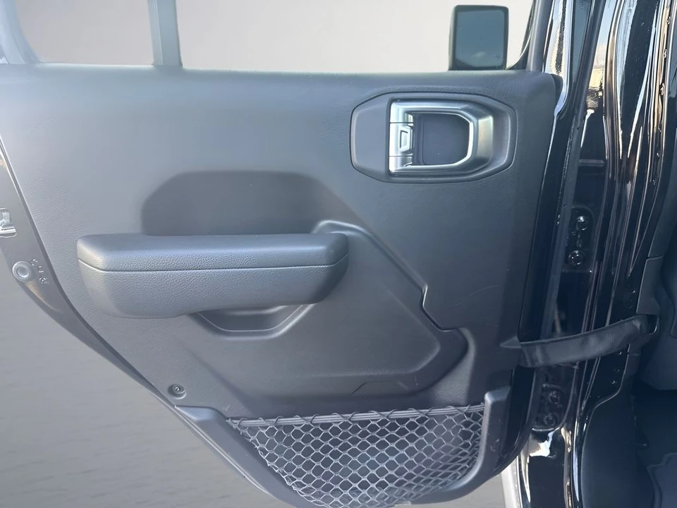 2023 Jeep JT Gladiator - Image 24 of 31