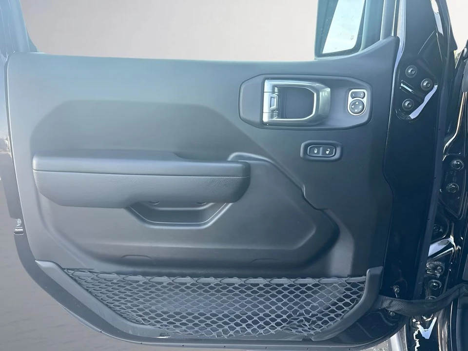 2023 Jeep JT Gladiator - Image 23 of 31
