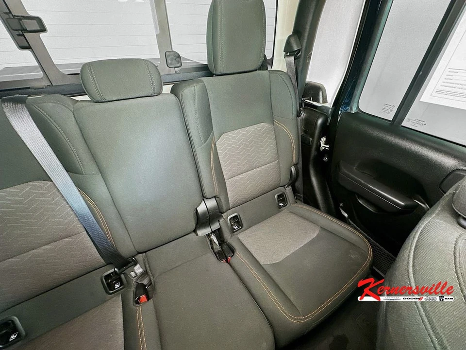 2023 Jeep JT Gladiator - Image 14 of 21