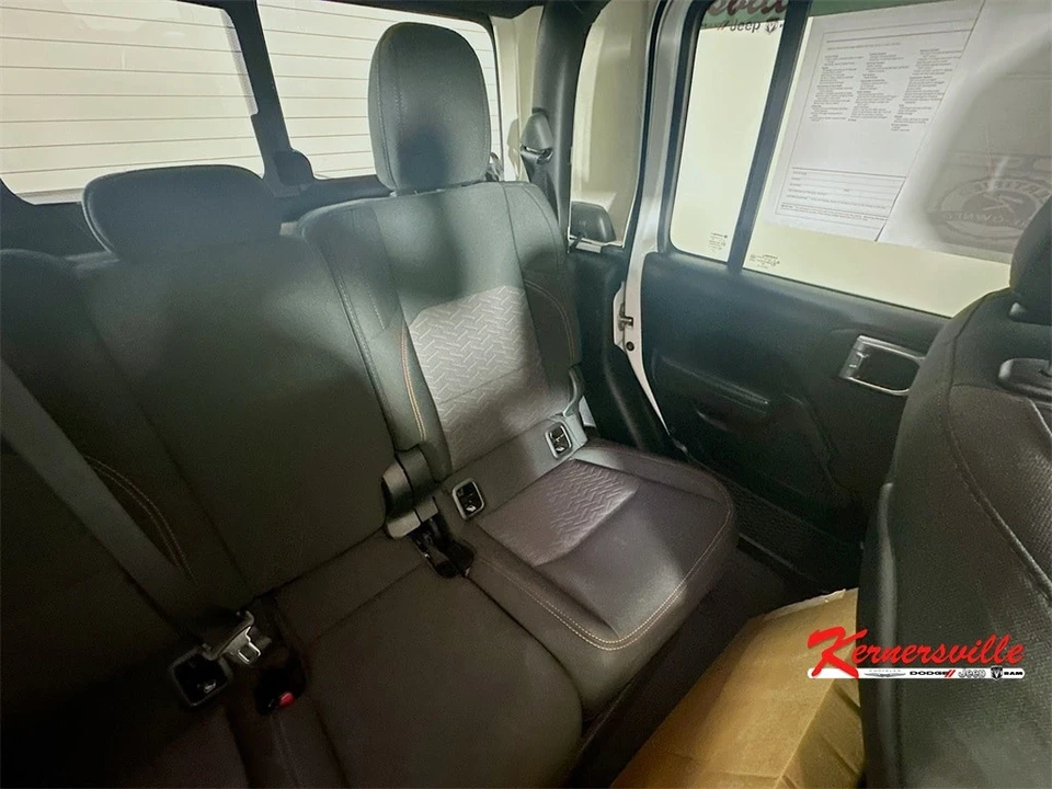 2023 Jeep JT Gladiator - Image 14 of 21