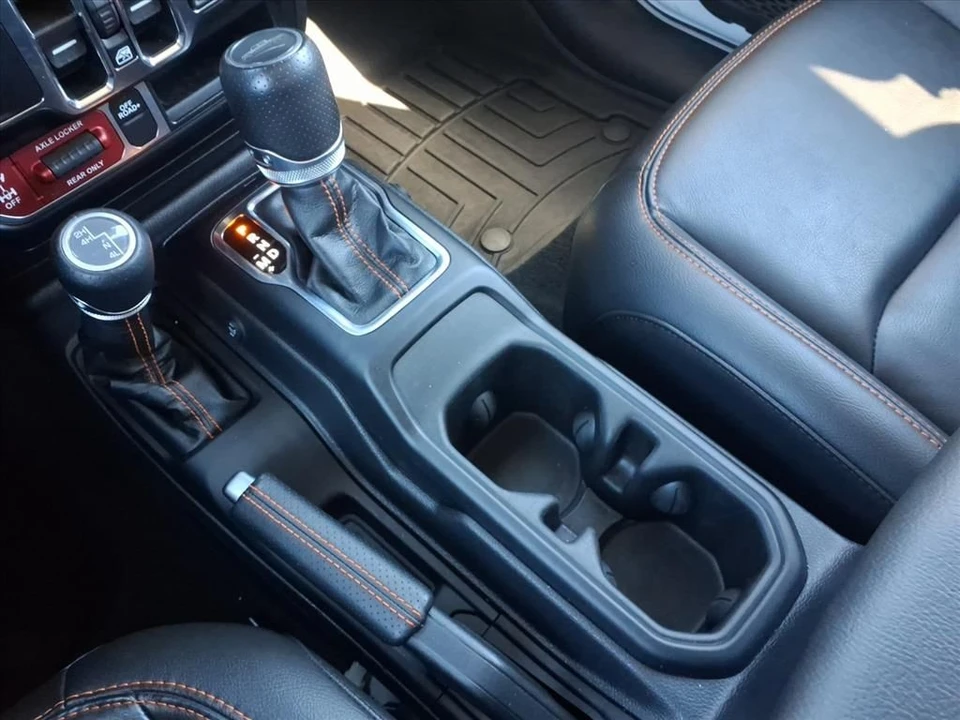 2023 Jeep JT Gladiator - Image 16 of 21